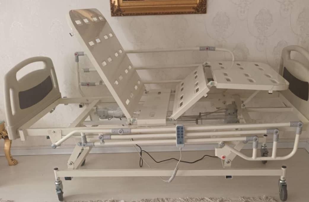 تخت بیمارستانی خانگی برقی سه شکن سه موتوره با 5 حالت تنظیم شونده